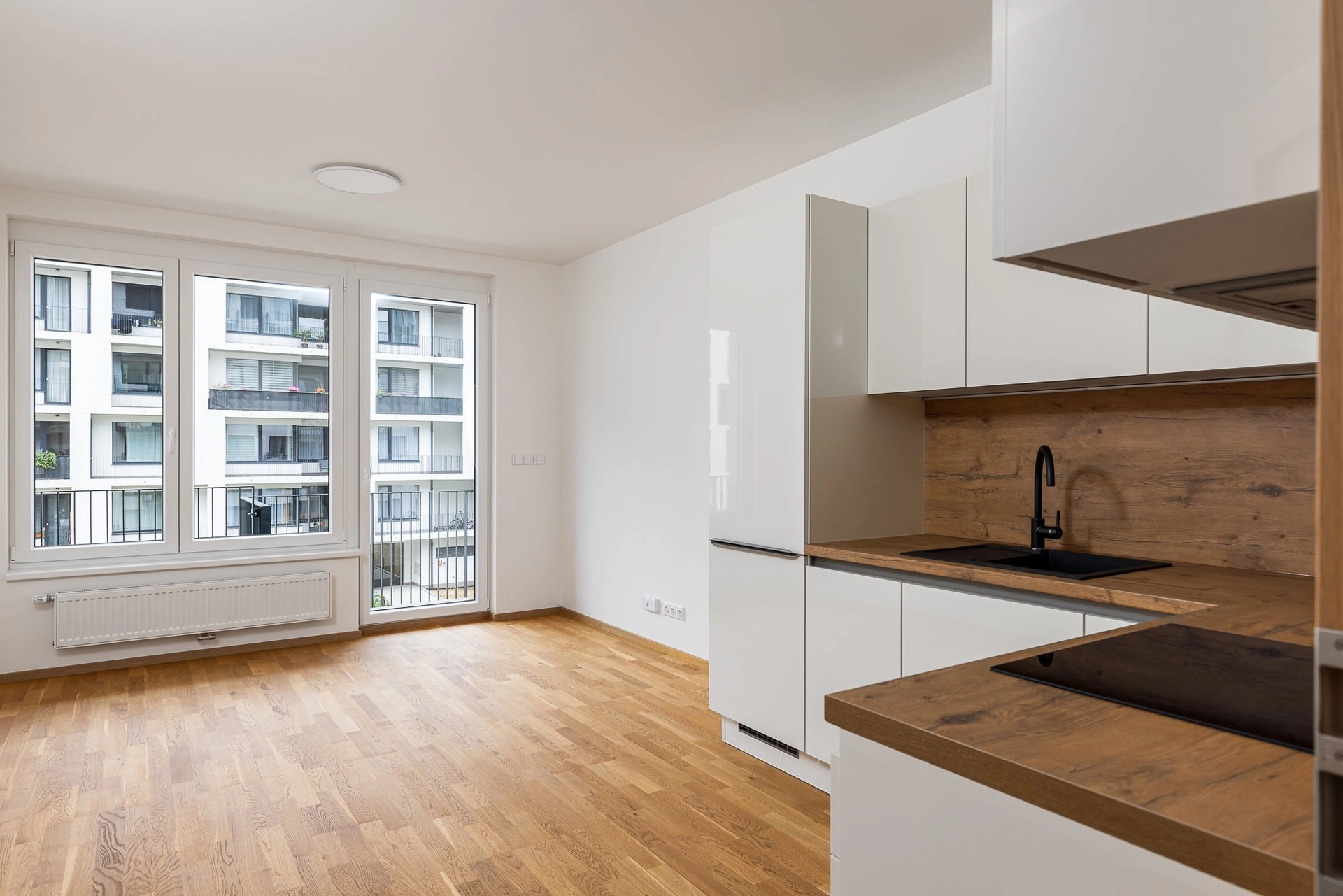 Pronájem bytu 1+kk s balkónem, 31 m² - Smržových, Praha 9 - Vysočany