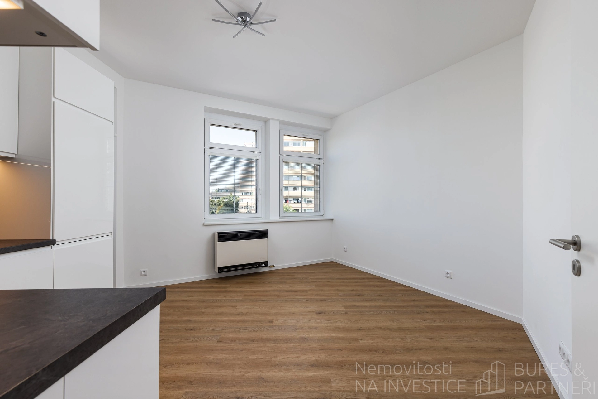 Pronájem bytu 2+kk s balkónem, 46 m2, Petrovická, Praha 10 - Strašnice
