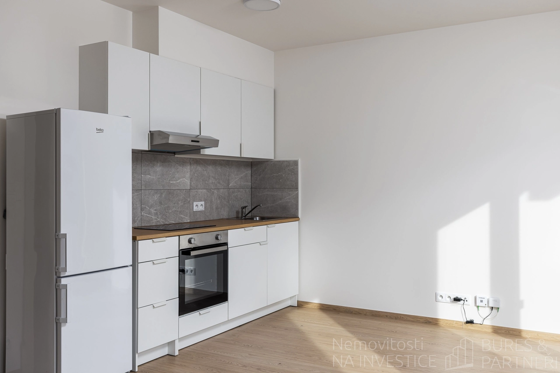 Pronájem bytu 1+kk s balkónem - 33 m2, Šternovská, Praha 4 - Chodov
